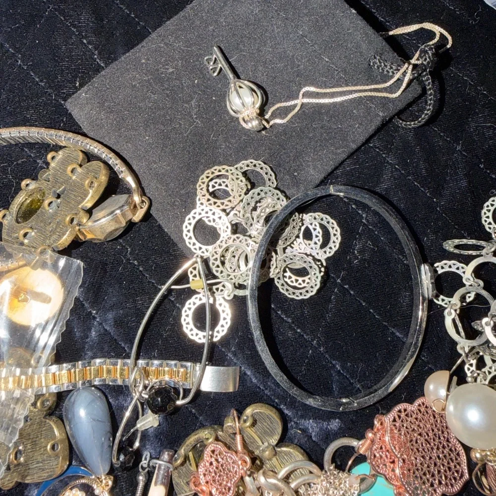 Huge lot reseller!   Women's Jewelry - Picture 5 of 5